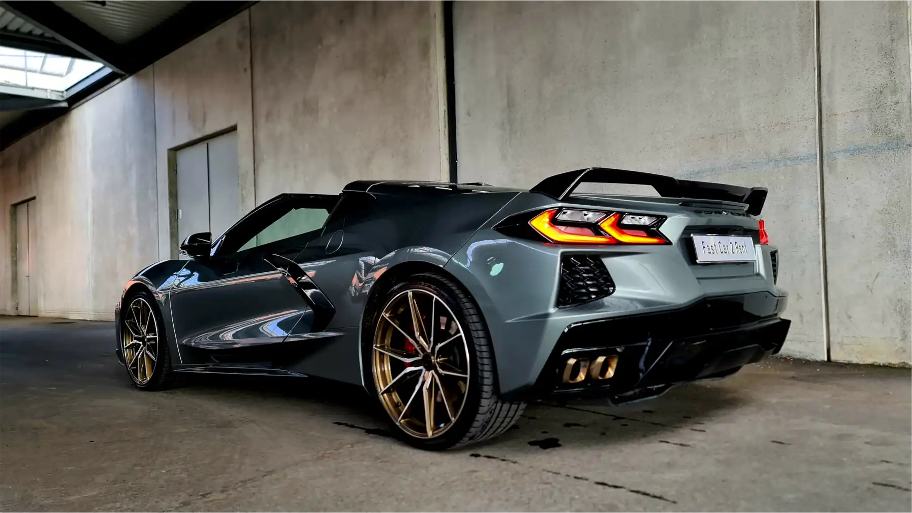 Corvette C8 Stingray auf offener Straße